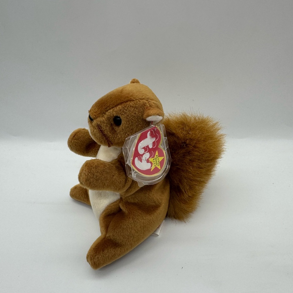 Ty Beanie Baby, Nuts the Squirrel 1996 (Rare Collectable) - Picture 2 of 4